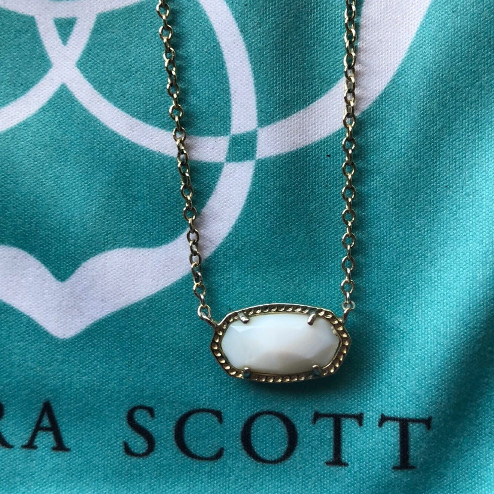 Kendra Scott necklace